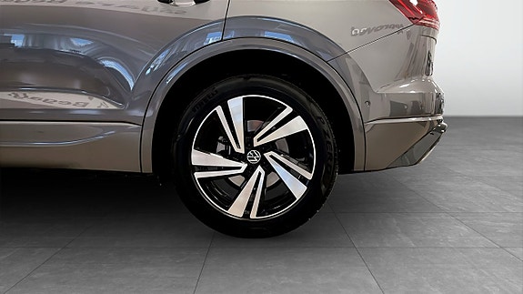 Volkswagen Touareg 6 of 12