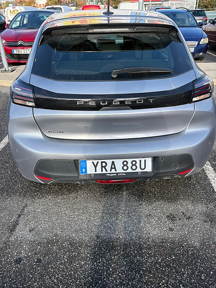 Peugeot 208 3 of 3