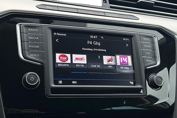 Volkswagen Passat Alltrack 17 of 28