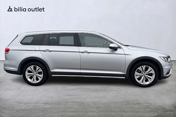 Volkswagen Passat Alltrack 7 of 28
