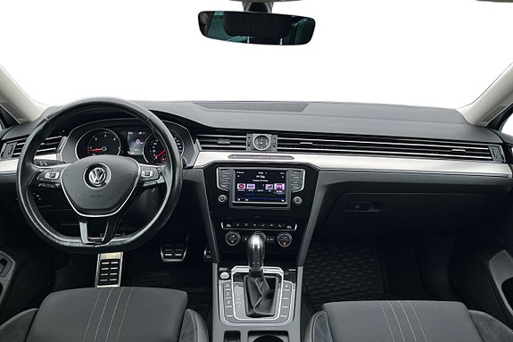 Volkswagen Passat Alltrack 12 of 28