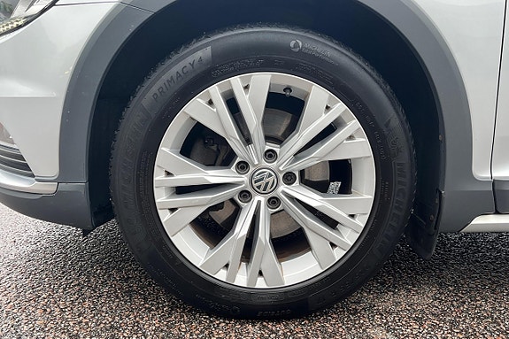 Volkswagen Passat Alltrack 10 of 28