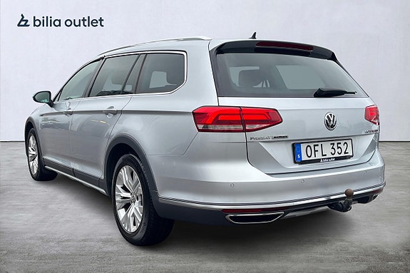 Volkswagen Passat Alltrack 4 of 28