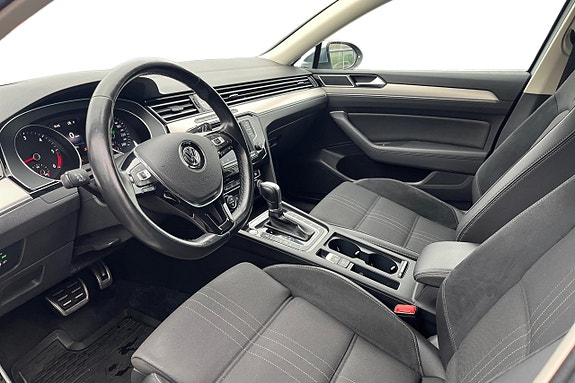 Volkswagen Passat Alltrack 11 of 28