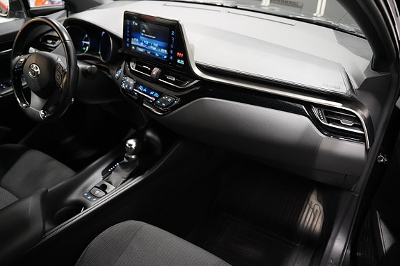 Toyota C-HR 8 of 18