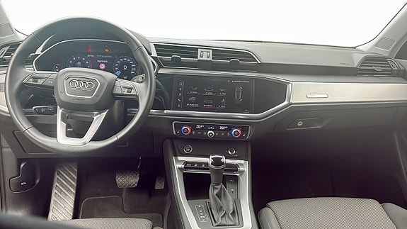 Audi Q3 10 of 12