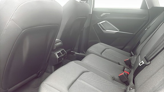 Audi Q3 11 of 12