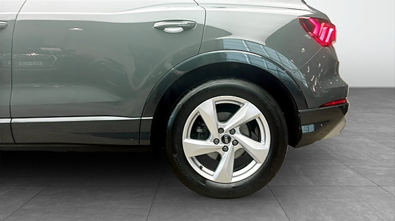 Audi Q3 6 of 12