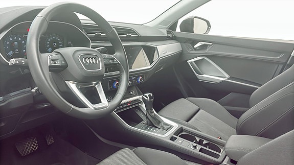 Audi Q3 7 of 12