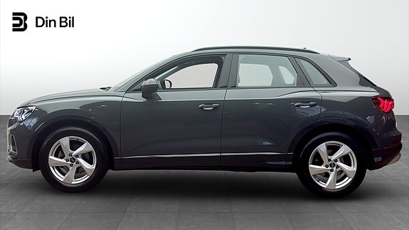 Audi Q3 2 of 12