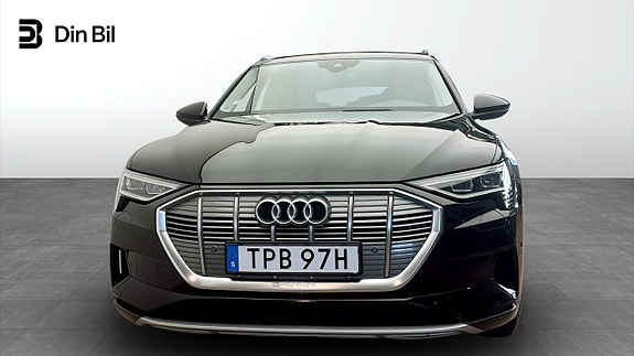 Audi e-tron 4 of 12