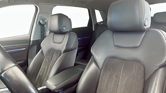 Audi e-tron 8 of 12