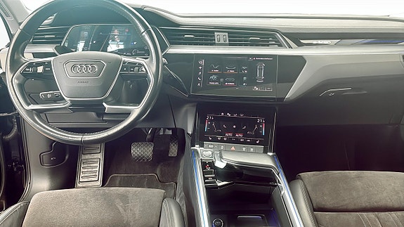 Audi e-tron 10 of 12