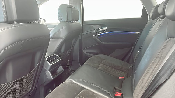 Audi e-tron 11 of 12