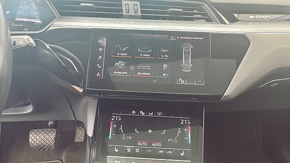 Audi e-tron 9 of 12