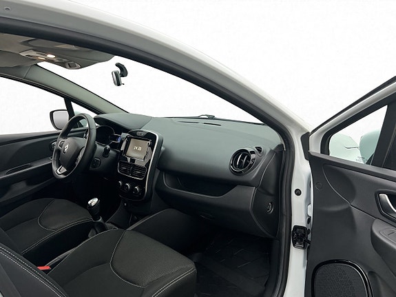 Renault Clio 23 of 30