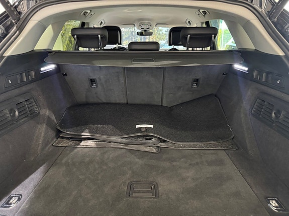 Audi e-tron 10 of 12