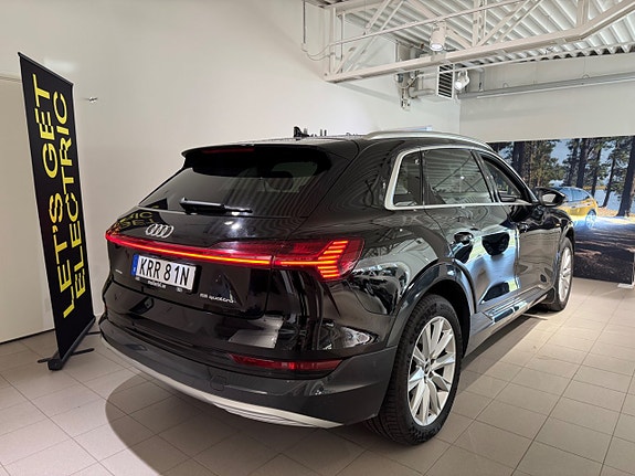 Audi e-tron 3 of 12