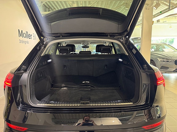 Audi e-tron 12 of 12