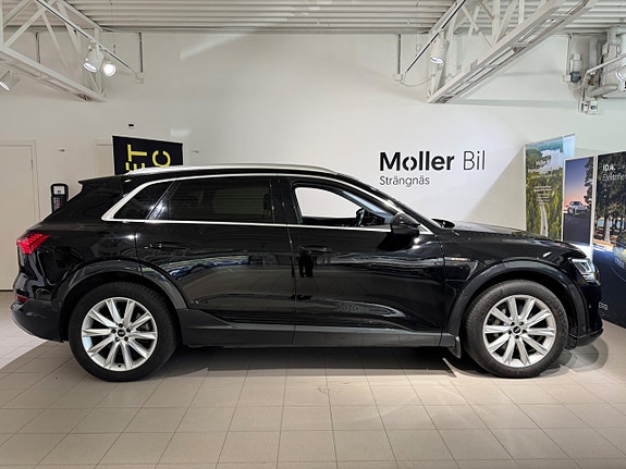 Audi e-tron 2 of 12