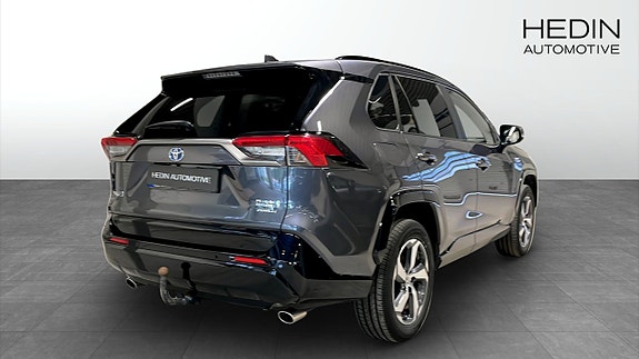 Toyota RAV4 2 of 9