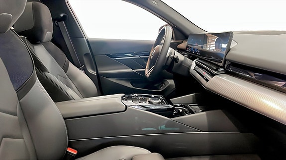 BMW 530e 3 of 12