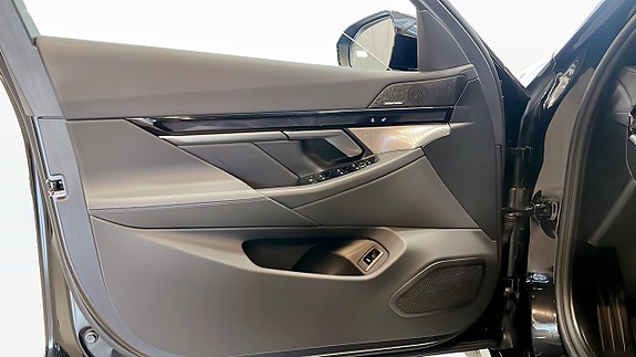 BMW 530e 11 of 12