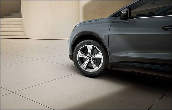 Audi Q4 e-tron 4 of 9