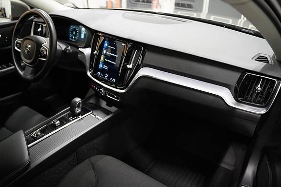 Volvo V60 Cross Country 8 of 22
