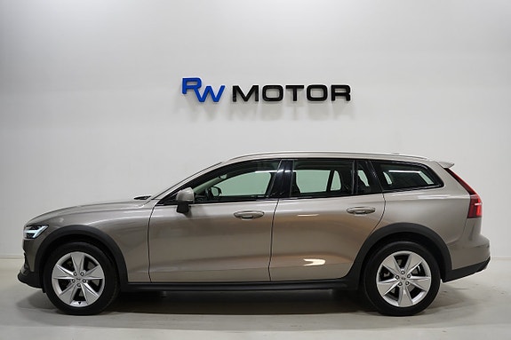 Volvo V60 Cross Country 3 of 22