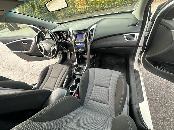 Hyundai i30 10 of 12