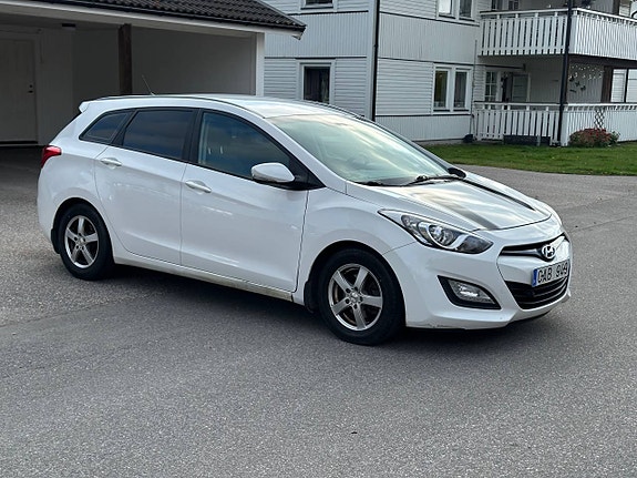 Hyundai i30 2 of 12