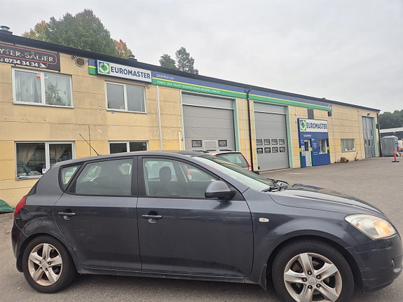 Kia Ceed 8 of 13