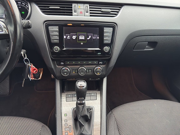 Skoda Octavia Scout 17 of 21