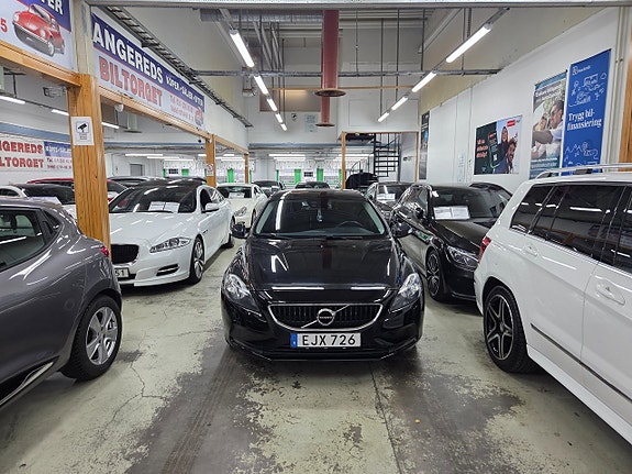 Volvo V40 3 of 15