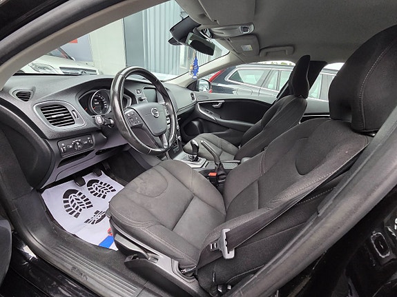 Volvo V40 8 of 15