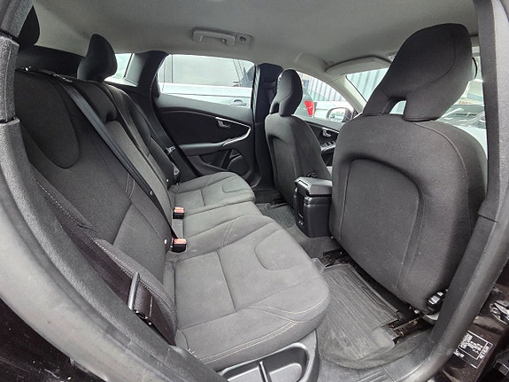 Volvo V40 12 of 15