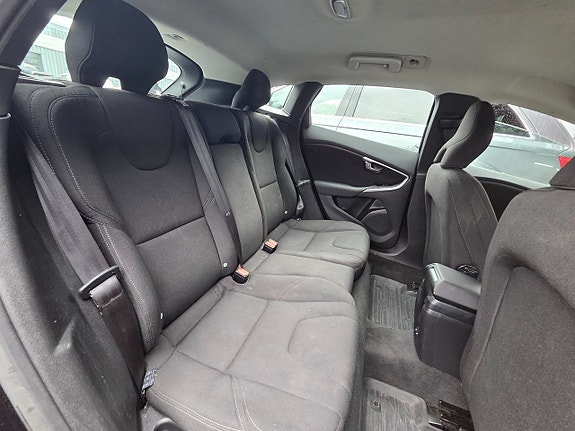 Volvo V40 13 of 15