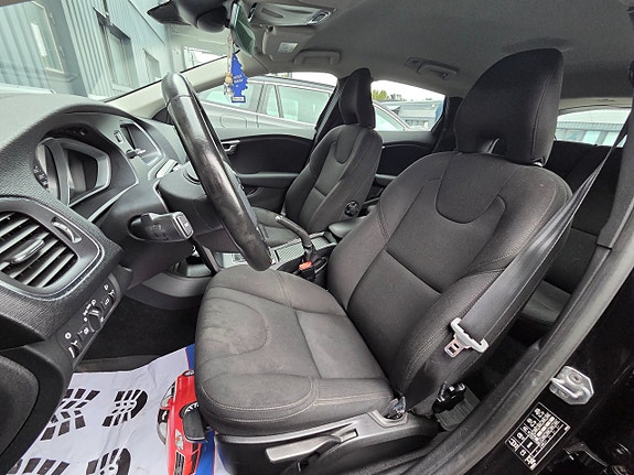 Volvo V40 9 of 15