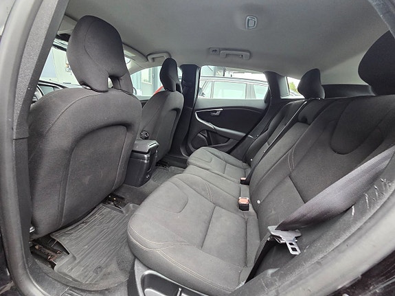 Volvo V40 10 of 15