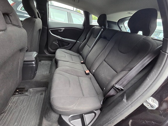Volvo V40 11 of 15