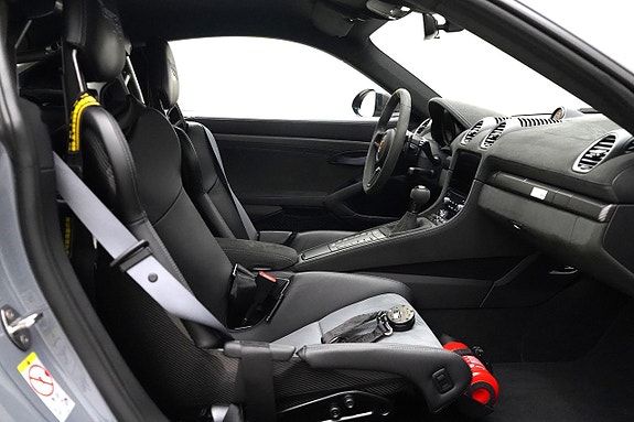 Porsche 718 Cayman GT4 RS 16 of 23