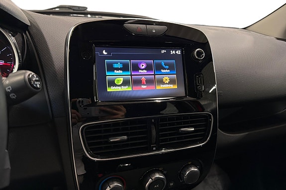 Renault Clio 21 of 23