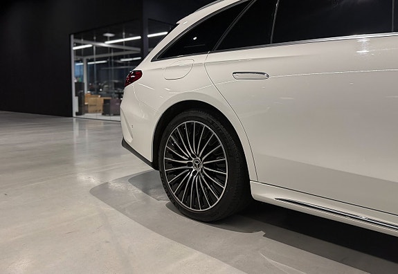 Mercedes-Benz E300 10 of 10