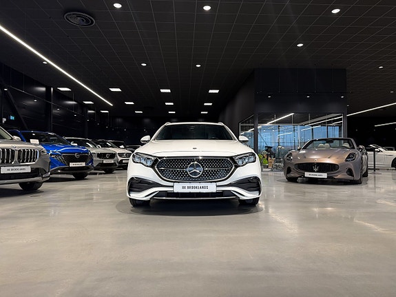 Mercedes-Benz E300 5 of 10