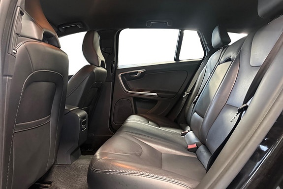 Volvo V60 Cross Country 14 of 26