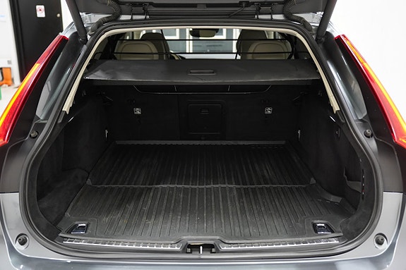 Volvo V90 Cross Country 24 of 26