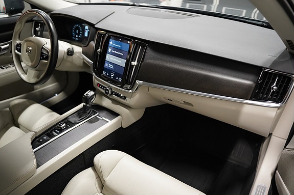 Volvo V90 Cross Country 11 of 26