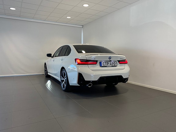 BMW 330e 11 of 12