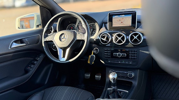 Mercedes-Benz B200 17 of 17
